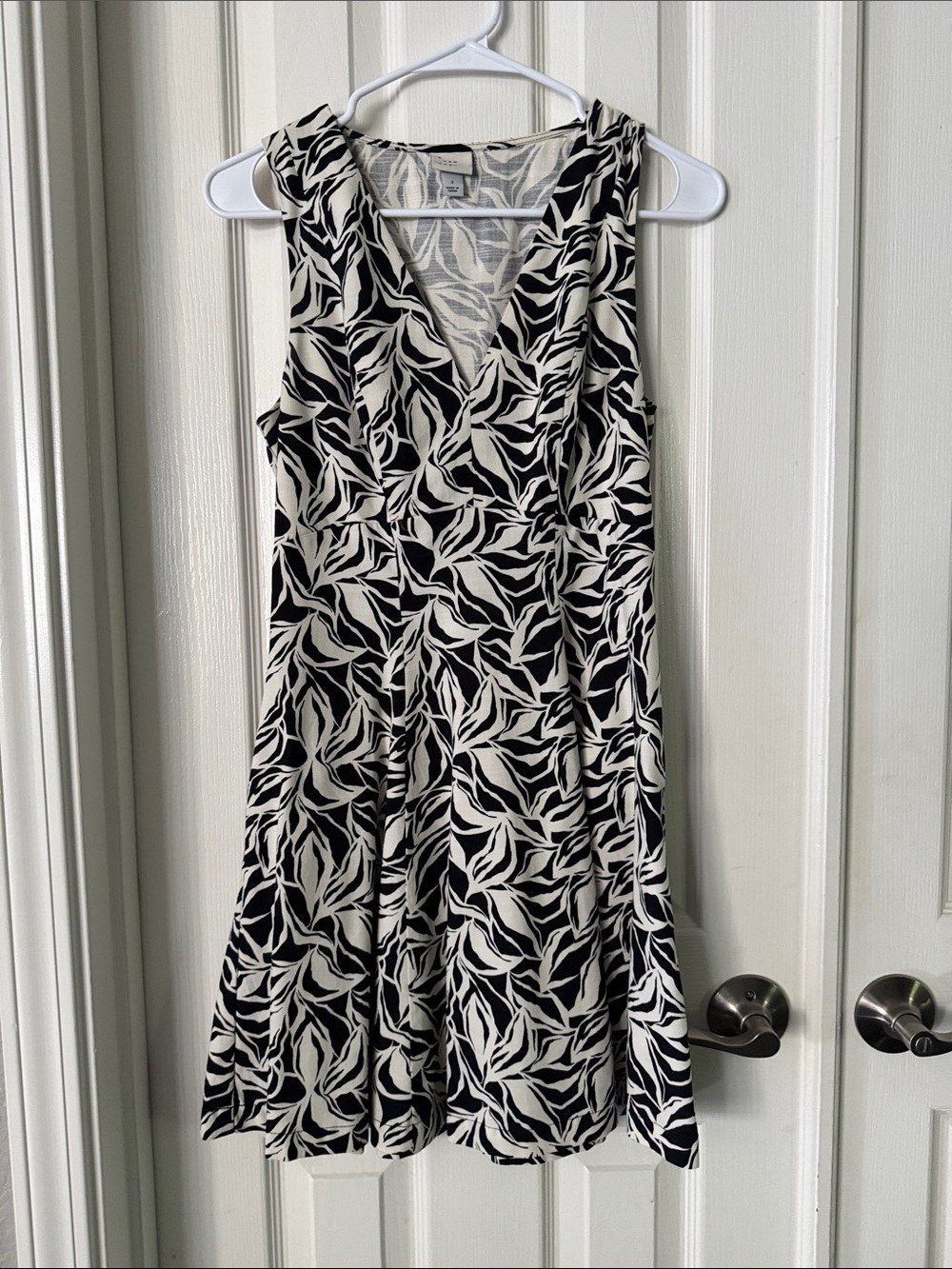 a new day Black and White Leaf-Print Sleeveless Wrap Dress